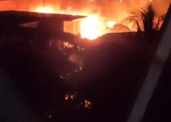 Morrem duas pessoas em incêndio, no bairro Nossa Senhora das Graças. Veja vídeo.