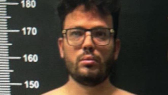 Te esperou! – Ex-policial dribla a segurança e pega o beco