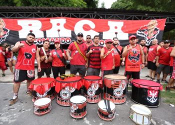 Banda Raça Rubro-Negra de Manaus mistura Carnaval e futebol