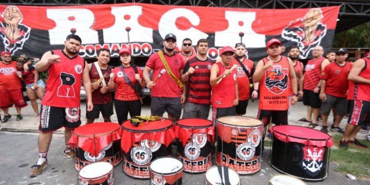 Banda Raça Rubro-Negra de Manaus mistura Carnaval e futebol