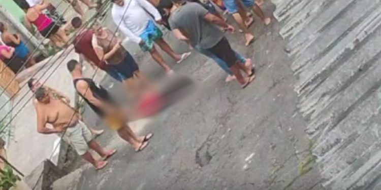 Pistoleiros mata homem com 17 tiros em rua do Mutirão