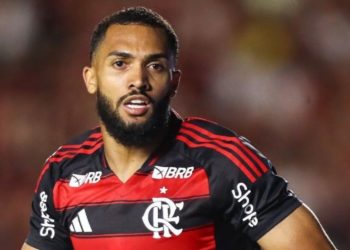 Flamengo goleia Portuguesa-RJ e assume liderança provisória do Carioca