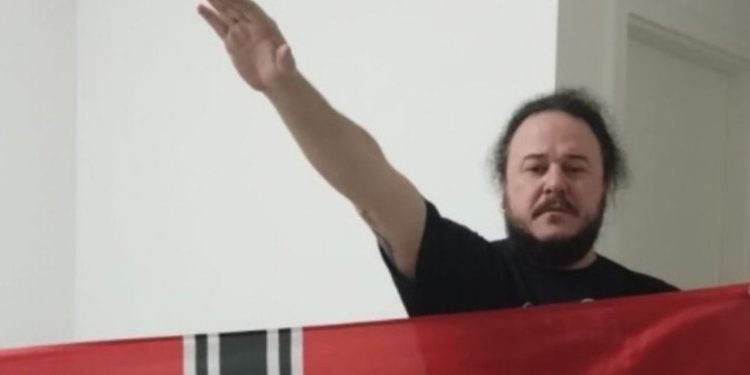 Empresa abre investigação após funcionário fazer gesto nazista em Manaus