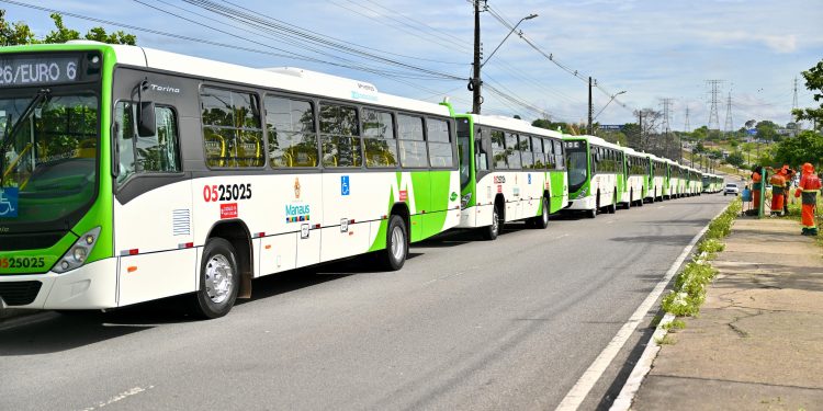 Entregues 19 novos ônibus