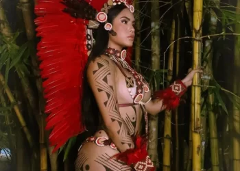 Isa a Bela brilha em estreia em carnaval de São Paulo