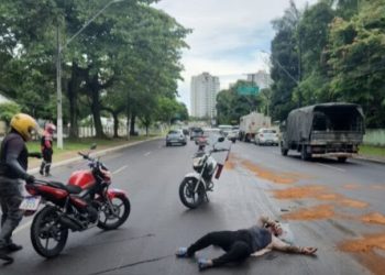 Óleo na pista causa acidentes e congestionamento na Av. São Jorge