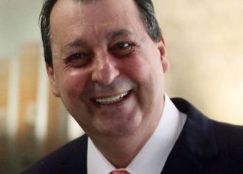 Ganso Papa-Léguas – Omar Aziz lidera pesquisa e pode vencer no 1º turno em 2026