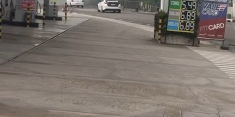 Incêndio assusta moradores no bairro Nossa Senhora das Graças. Vídeo.