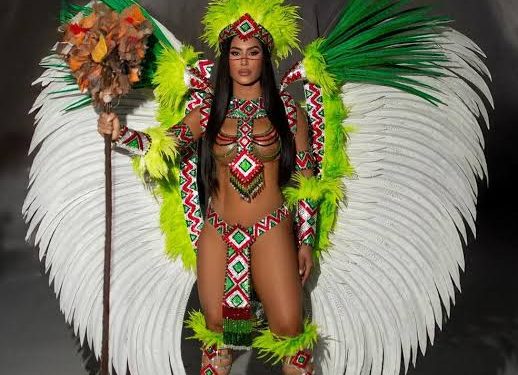 Isabelle desfila na Sapucaí e esbanja beleza e carisma