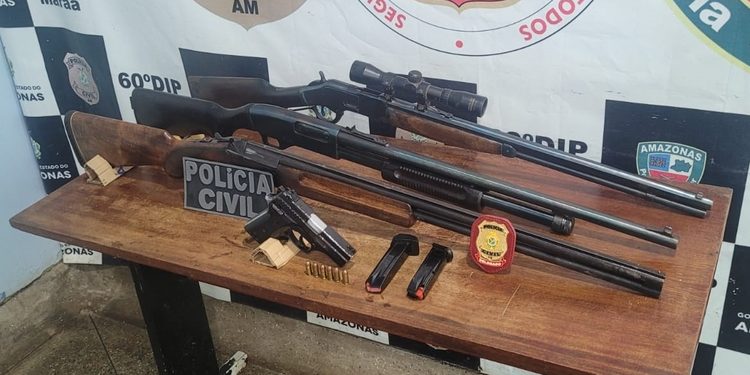 “Piratas do rio” fogem e abandonam armas e munições