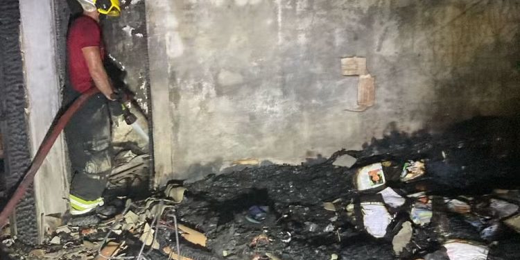 Incêndio em casa deixa idosa ferida na madruga desta segunda-feira (10)