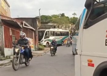 Prejuízo – Desgovernado carro invade residência na ZL