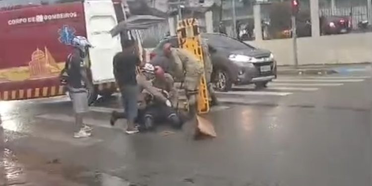 Pista lisa e falta de atenção durante a chuva causa acidente, no Dom Pedro