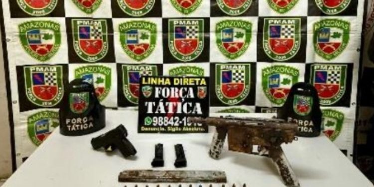 Esconderijo de facção tinha submetralhadora e munições