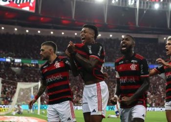 Flamengo vence o Vasco e fica perto da final do Carioca