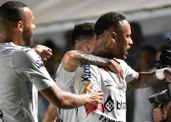 Santos vence e avança à semifinal do Paulistão