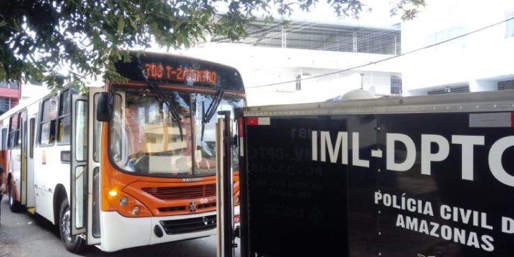 Passageiro passa mal e morre dentro de ônibus lotado