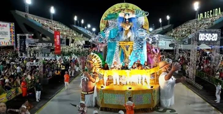 Reino Unido da Liberdade é a grande campeã do Carnaval de Manaus 2025
