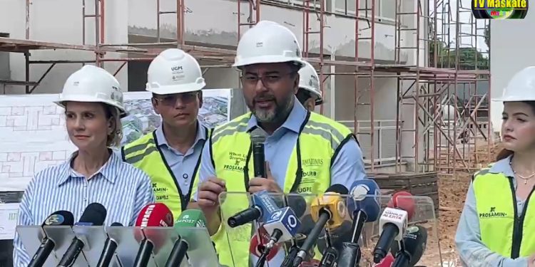 Governador Wilson Lima vistoria avanço das obras do Residencial Maués