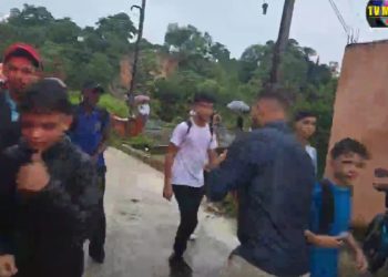 Urgente: Família e soterrada após  deslizamento de terra na comunidade fazendinha