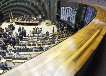 Dilema Federal – Câmara não sabe se aumenta ou ajusta número de deputados