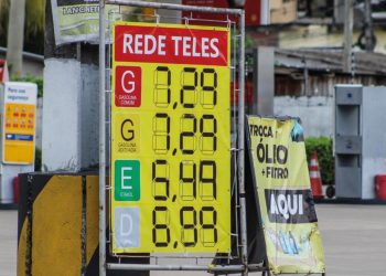 Preço do litro da gasolina cai, mas máfia dos postos não repassa