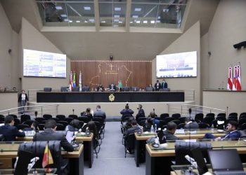 RICOS E PODEROSOS – Deputados do Amazonas receberam  mais de 6 milhões de reais acima do teto