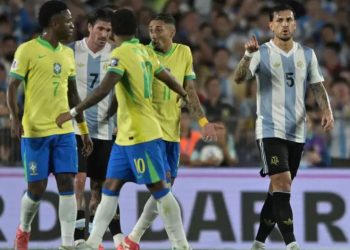 Brasil mal vê a cor da bola e leva goleada da Argentina nas Eliminatórias