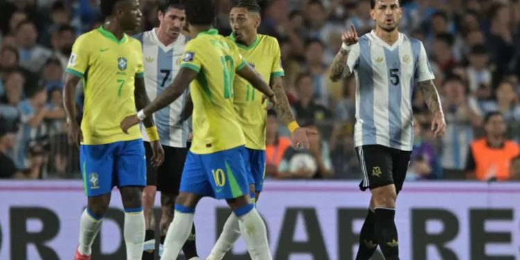 Brasil mal vê a cor da bola e leva goleada da Argentina nas Eliminatórias