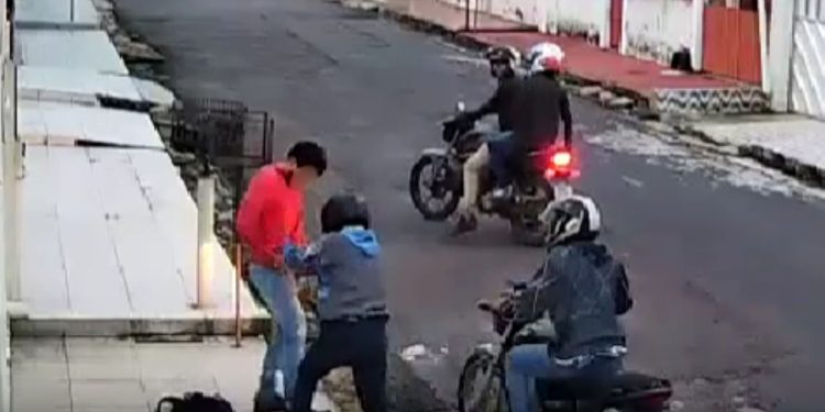 Rocam captura dupla filmada perseguindo e assaltando trabalhador na Cidade Nova