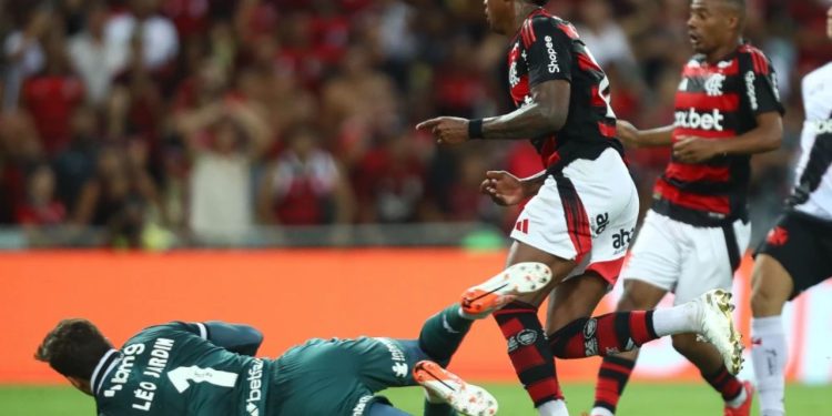 Flamengo vence Vasco de virada e decide o Carioca pelo sétimo ano seguido