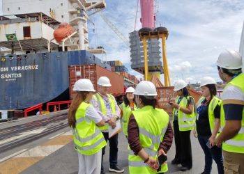 Zona Franca de Portas Abertas – Programa leva alunos da Uninorte para conhecerem o Porto Chibatão
