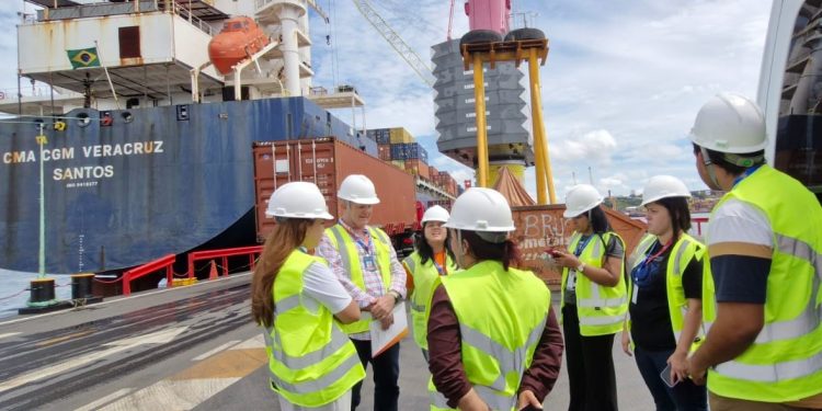 Zona Franca de Portas Abertas – Programa leva alunos da Uninorte para conhecerem o Porto Chibatão