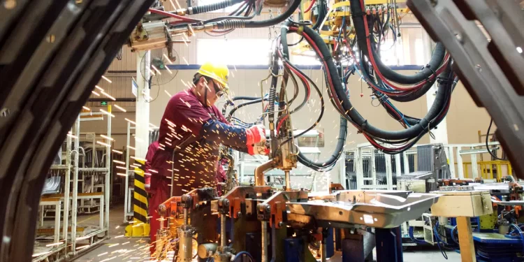 Economia brasileira mostra fôlego moderado em fevereiro