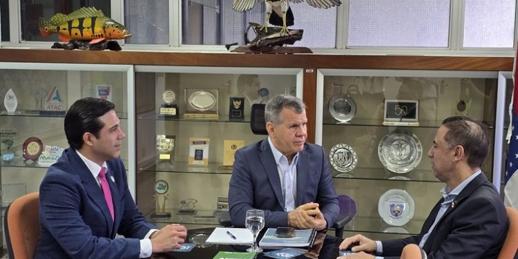 Renovação de parceria com a Zona Franca de Colón em reunião no Panamá