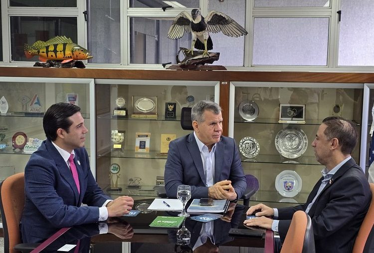 Renovação de parceria com a Zona Franca de Colón em reunião no Panamá