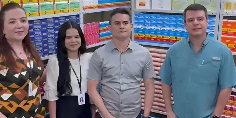 David Almeida entrega unidade de saúde revitalizada