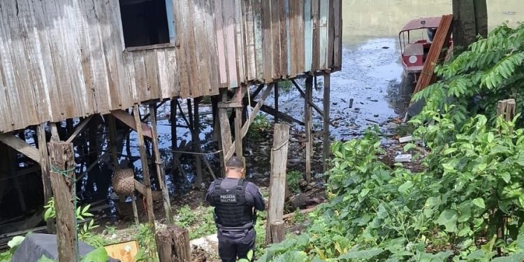 Imagem forte – Cadáver é encontrado boiando no Igarapé do São Jorge