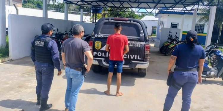 Esganou, “deu coice”, puxou cabelo da ex por ciúmes e foi preso