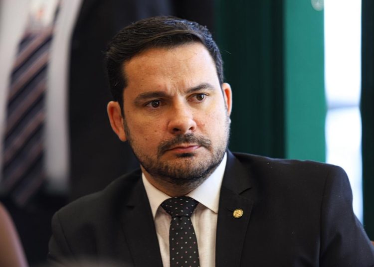 Direita, volver