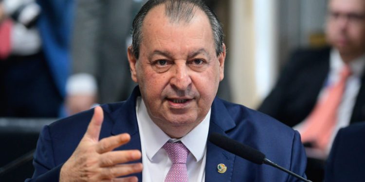 A incrível armada dos senadores Omar Aziz e Eduardo Braga para retomar o poder no Amazonas