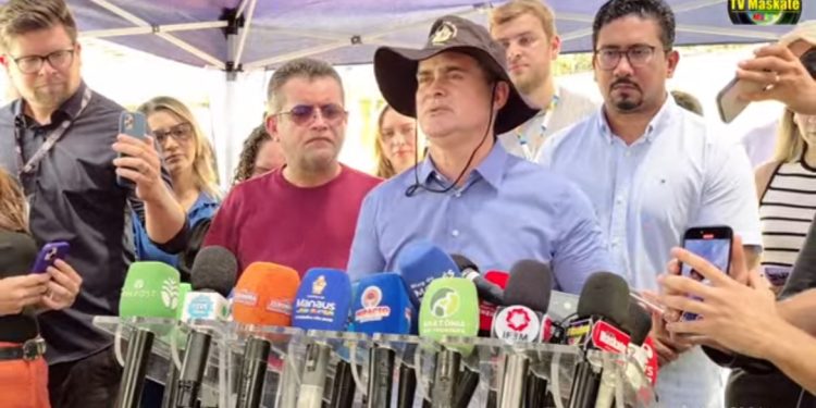 Prefeito David Almeida realiza visita técnica à área da nova feira do Mutirão