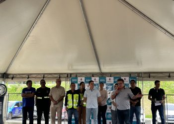 Prefeitura entrega 12 novos ônibus
