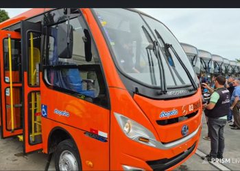 Prefeito David Almeida entrega mais 12 ônibus nesta quinta-feira