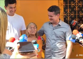 Prefeito David Almeida entrega as primeiras casas reformadas pelo programa ‘Casa Manauara’