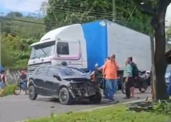 Motorista causa congestionamento na Av. Efigênio Sales. Veja o vídeo