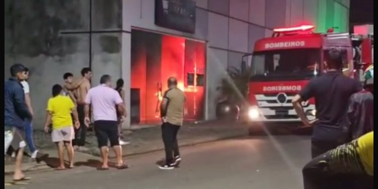 Urgente! Incêndio destrói supermercado em Tefé. Veja o vídeo