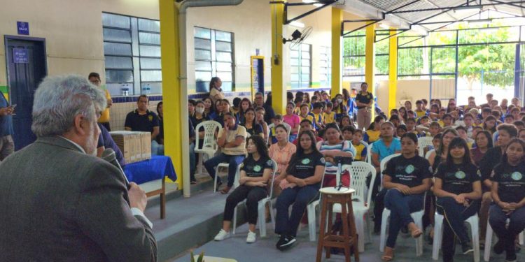Premiação do concurso “Soluções Sustentáveis” do TCE-AM é entregue a escola de Parintins