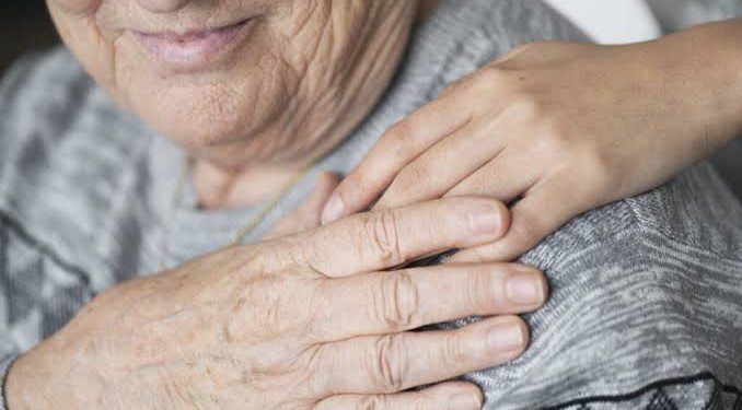 Novinho fingia ser mulher para pegar grana de idoso de 77 anos casado