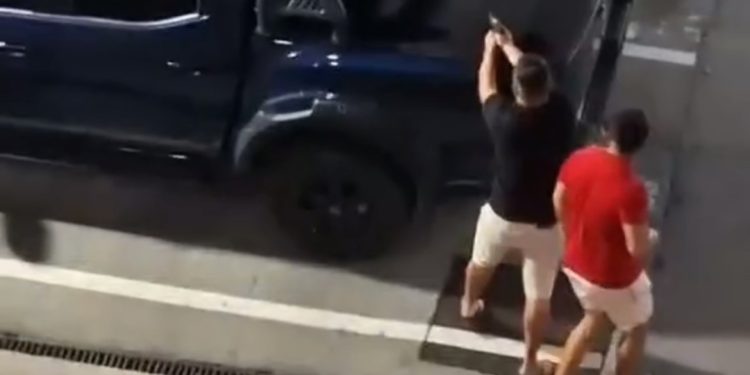 Assalto é impedido por grupo e criminoso é morto e o comparsa fica gravemente ferido. Vídeo